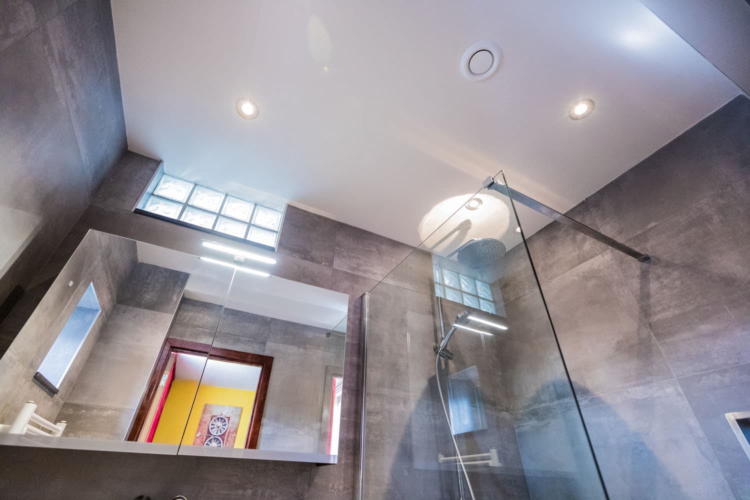 Bathroom renovation Generaal Spoorlaan